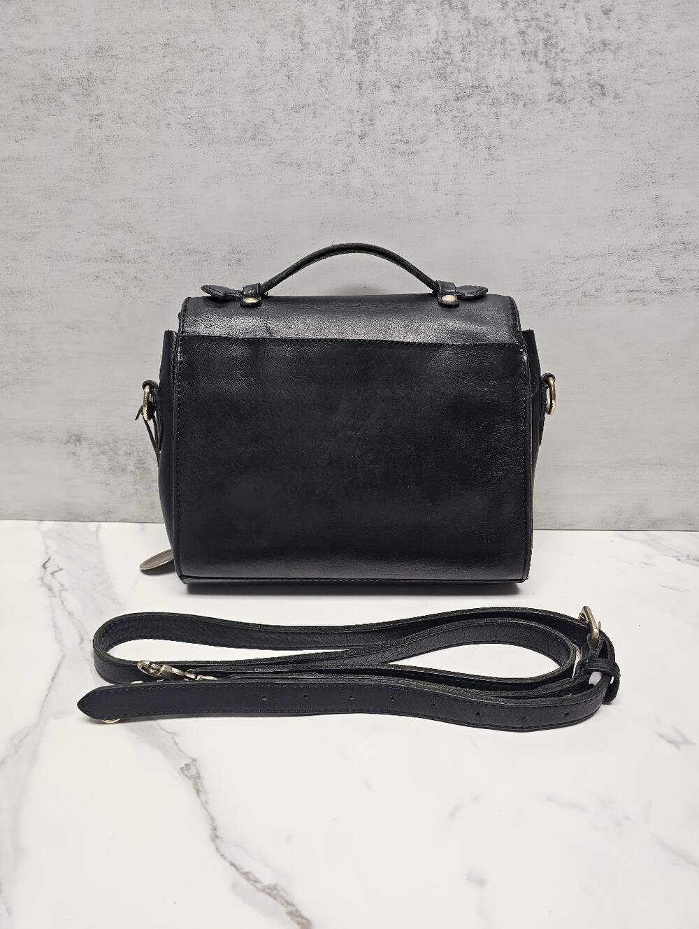Will Black Leather Quinn Crossbody Bag - Picture 2 of 12